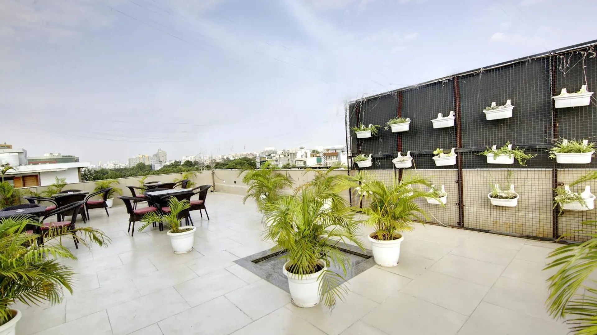 Hotel Saltstayz Select - Unitech Cyber Park Gurgaon