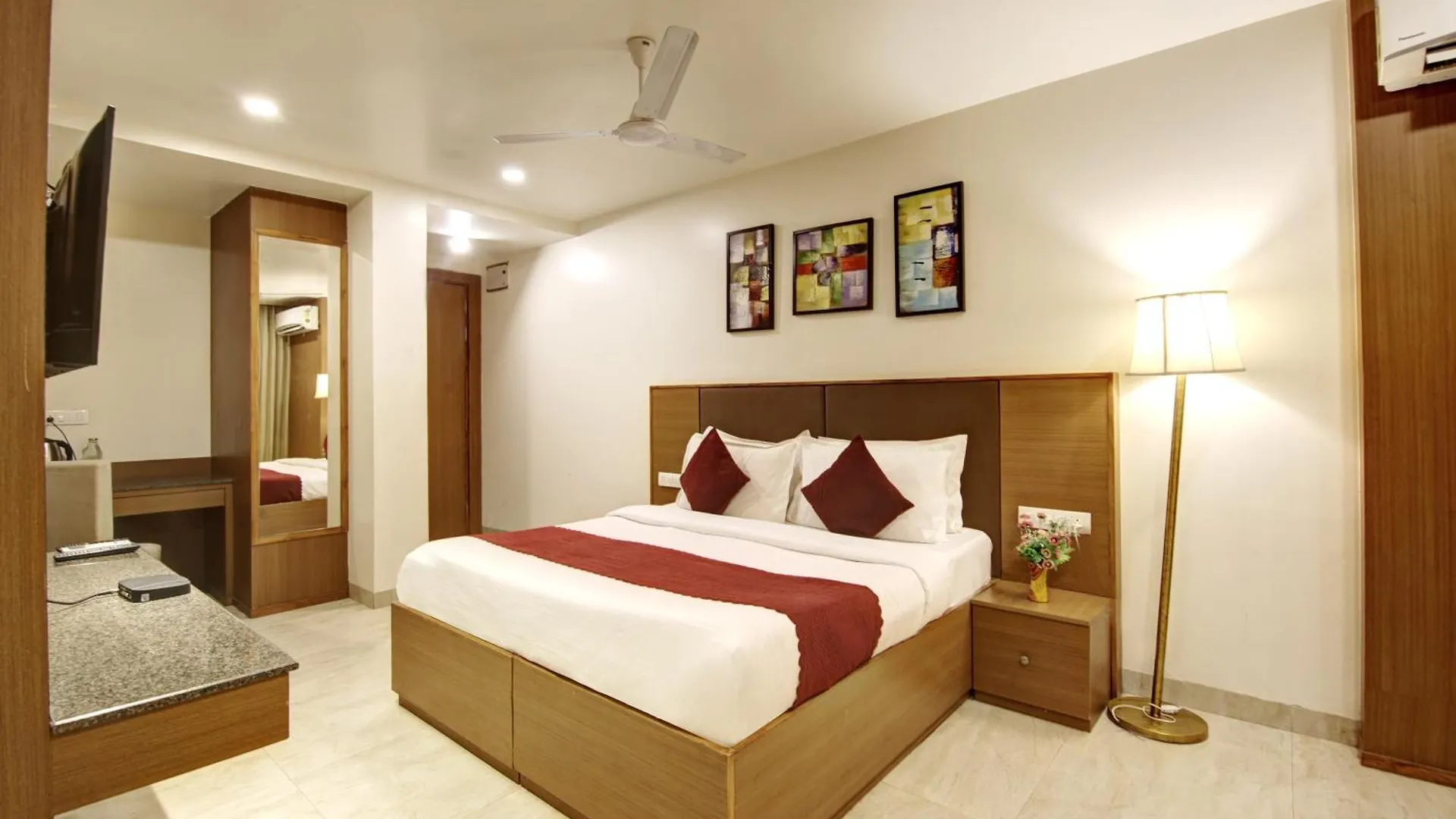 Saltstayz Select - Unitech Cyber Park Gurgaon India
