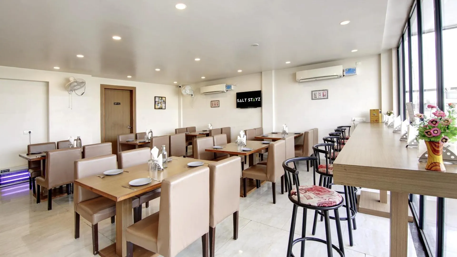 Hotel Saltstayz Select - Unitech Cyber Park Gurgaon